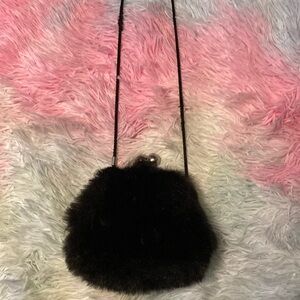 Black purse animal fur to small for my stuff
